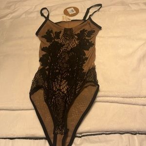 Sher bodysuit with lace